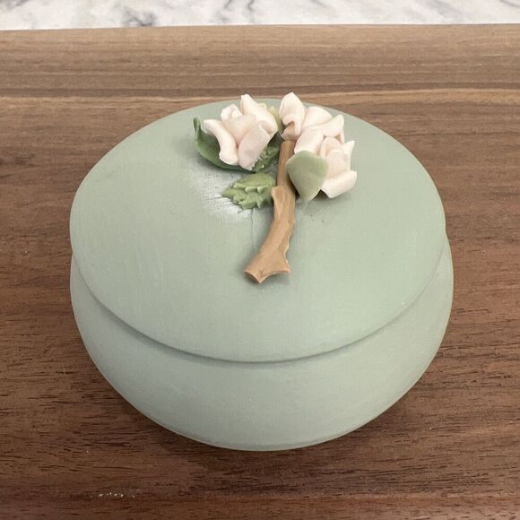 Green‎ Trinket Jewelry box with rose on top. - Picture 2 of 9